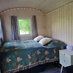 Farmház Bauernhofferien Auf Mon, Schaeferwagen 