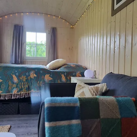 Farm stay Bauernhofferien Auf Mon, Schaeferwagen 